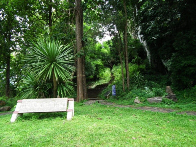 ทางขึ้นเส้นทางเดิมชมภาพเขียนสี<br>