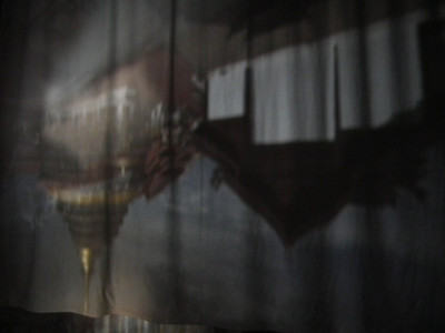 หอพระพุทธบาท ที่ภายในมีการขึงผ้าขาวให้ชมเงาพระธาตุลำปางหลวงกลับหัว<br>