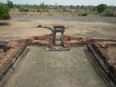 <br>ซุ้มประตูหรือโคปุระชั้นใน ด้านหน้าหรือด้านทิศตะวันออก 