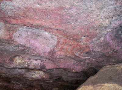 <br>ภาพเขียนสีที่เพิงหินข้างบ่อน้ำนางอุสา