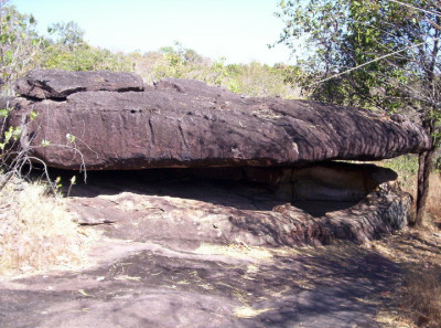 <br>เพิงหินด้านทิศตะวันออกเฉียงเหนือของคอกม้าน้อย