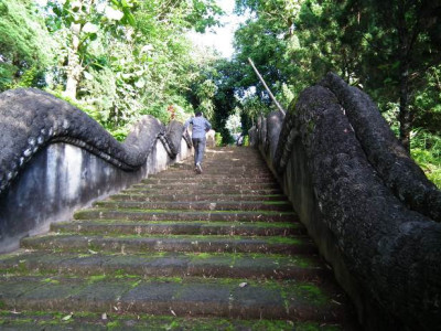 <br>ทางขึ้นสู่โบราณสถานวัดพระธาตุปูเข้า