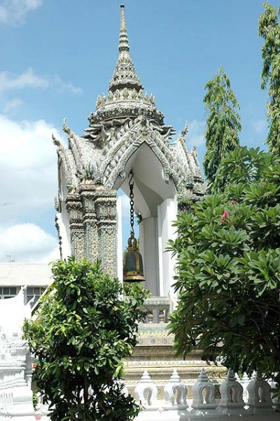 <br>หอระฆัง (ที่มา : http://www.lib.su.ac.th/web-temple/index.php?option=com_content&view=article&id=3&Itemid)
