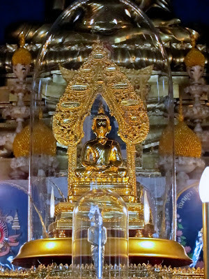 <br>พระนิรันตราย ภายในพระอุโบสถ วัดราชบพิธ (ที่มา : http://artredism.blogspot.com/2011/04/blog-post_1455.html)
