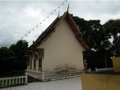 โบสถวัดพระธาตุไฮสร้อย ภายในประดิษฐานพระเจ้านอน<br>