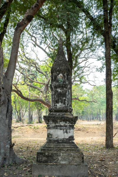 สถูปขนาดเล็กบริเวณโบราณสถานวัดข้าวสาร สร้างเมื่อ พ.ศ. 2526<br>