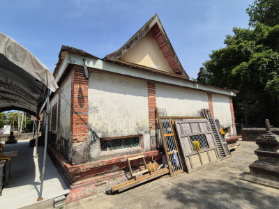 อุโบสถ (ด้านหลังหรือด้านทิศตะวันตก)<br>
