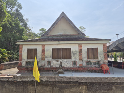อุโบสถ (ด้านหน้าหรือด้านทิศตะวันออก)<br>