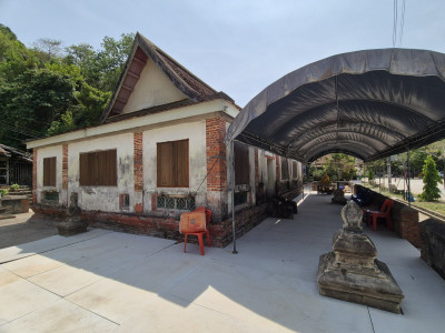 อุโบสถ (ด้านหน้าหรือด้านทิศตะวันออก)<br>
