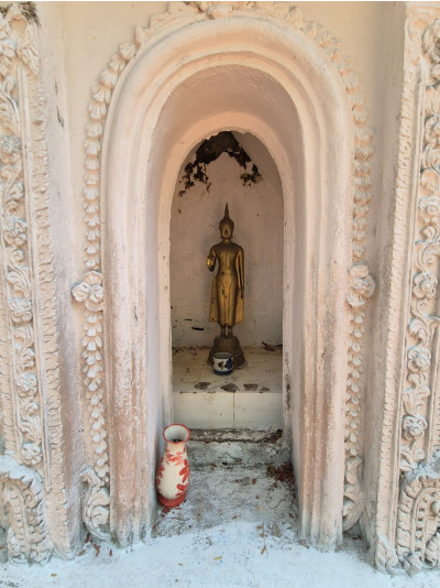 ด้านในซุ้มที่ฐานพระเจดีย์<br>